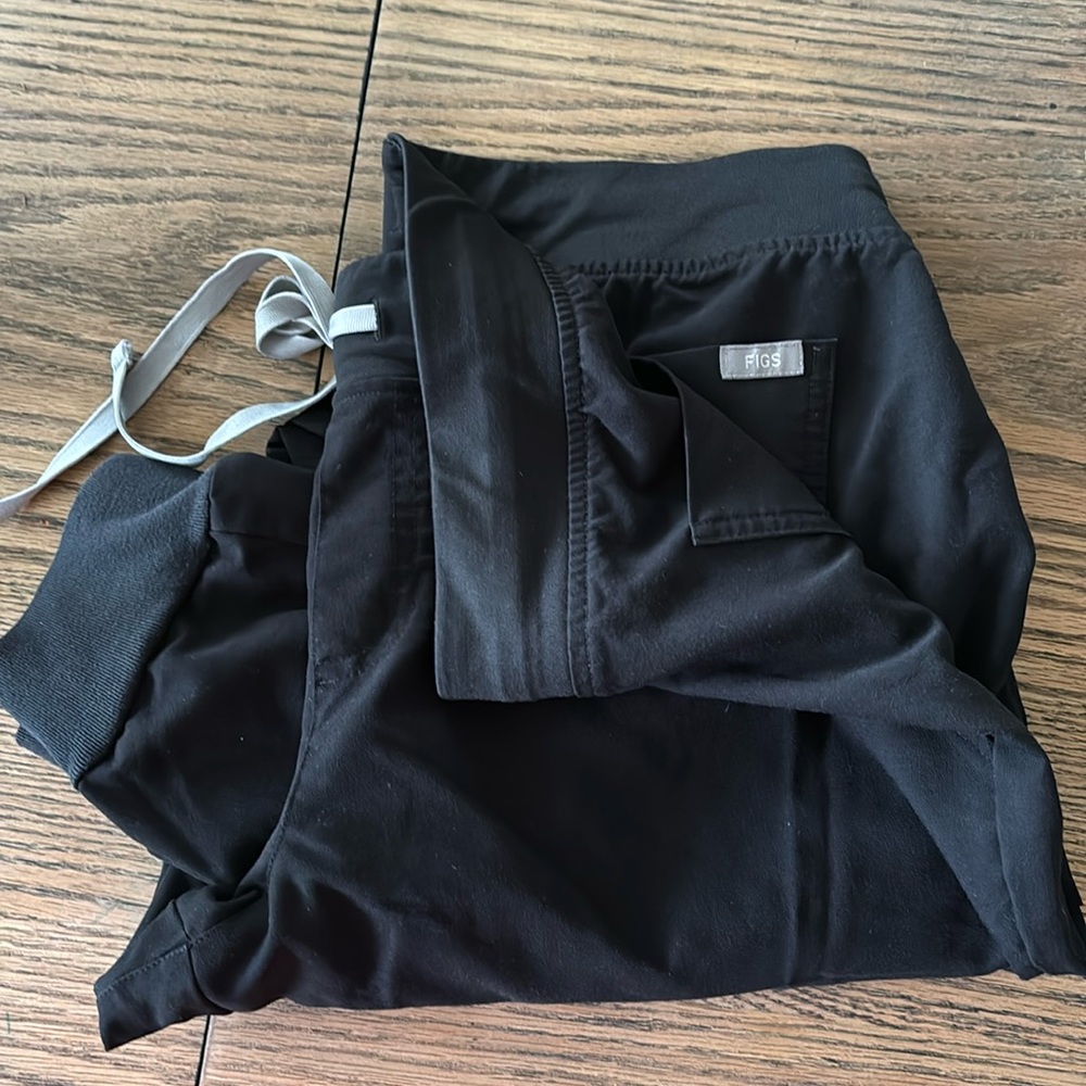 Womens FIGS black joggers scrub pants